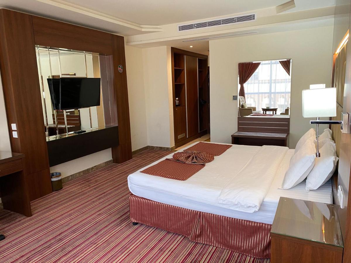 La Defence Blue Hotel Jeddah Bagian luar foto